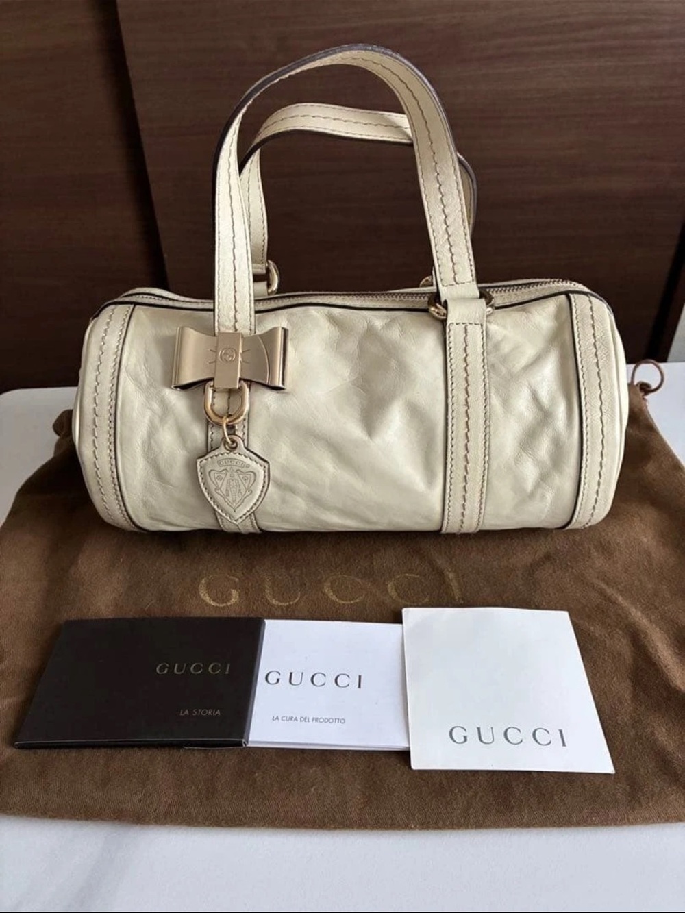 Gucci Cream Leather Barrel Mini Bag with Bow Charm